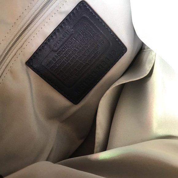 Coach Leather Signature C bag - Picture 7 of 13